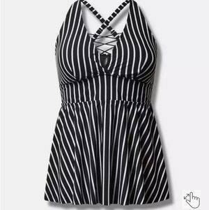 Torrid tankini top size 0 (12) swim